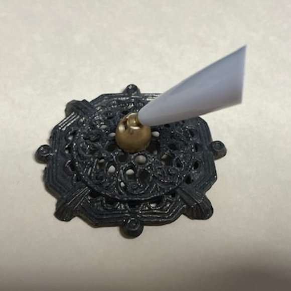 VTG Pen Holder Desk Wedding Reception Brass Ornate Filigree Metal Base 3" - Picture 5 of 9